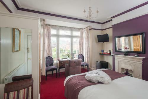Hostal Clairmont Guest House