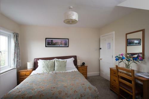 Hostal Clairmont Guest House