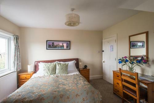 Hostal Clairmont Guest House