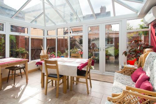 Hostal Clairmont Guest House