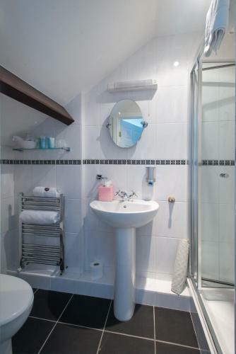 Hostal Clairmont Guest House