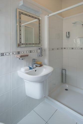 Hostal Clairmont Guest House