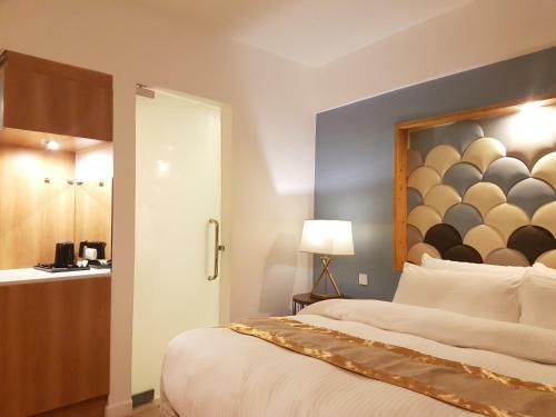 Ferra Hotel And Garden Suites