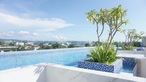 Ferra Hotel And Garden Suites