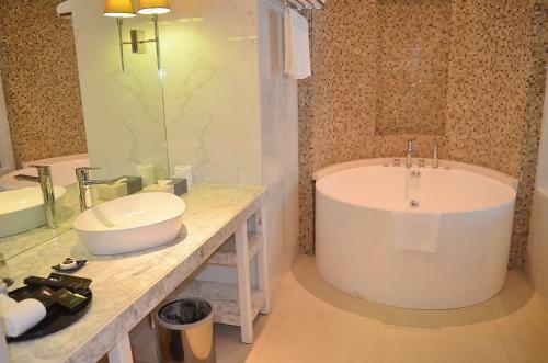 Hotel Aqua Boracay