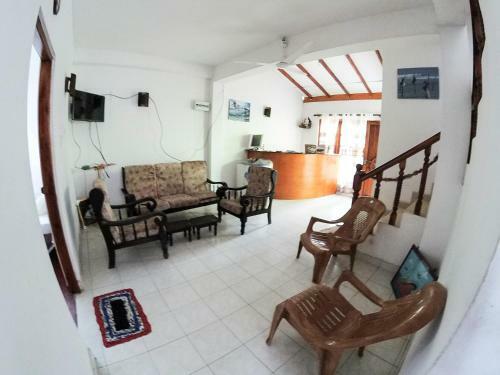 Hostal The Sea View Villa Surf School