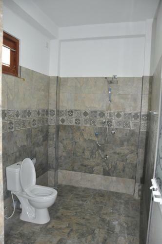 Hostal Dewmina Guest House