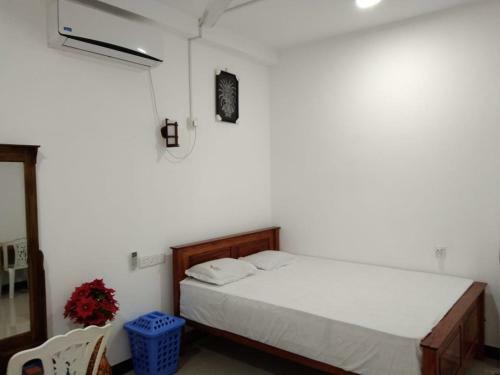 Hostal Didula White House