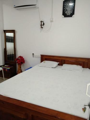 Hostal Didula White House