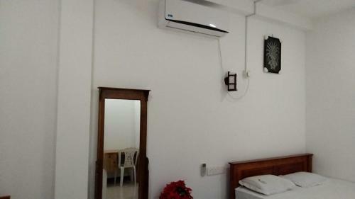 Hostal Didula White House