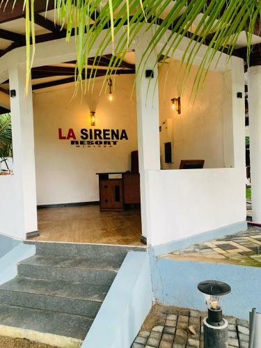 Hostal La Sirena Resort