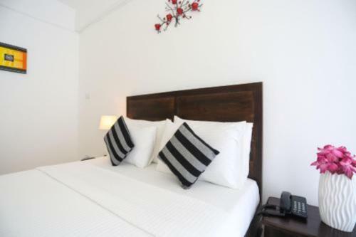 Dazzle Bay Hotel