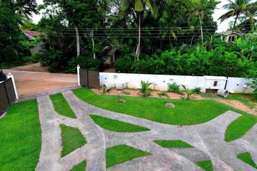 Karu's Place Weligama