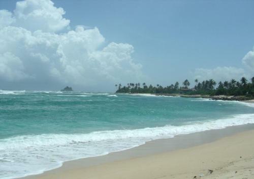 Hotel Agra Lanka Beach Resort