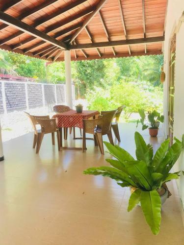Hostal Bluepeaks Weligama