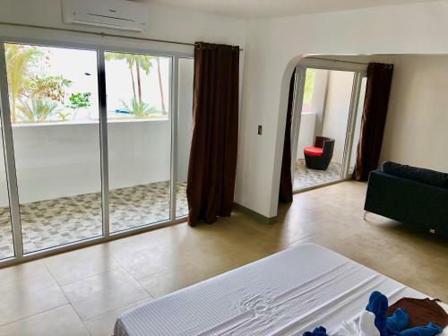 Hotel Sunset Cove Beach & Dive Resort