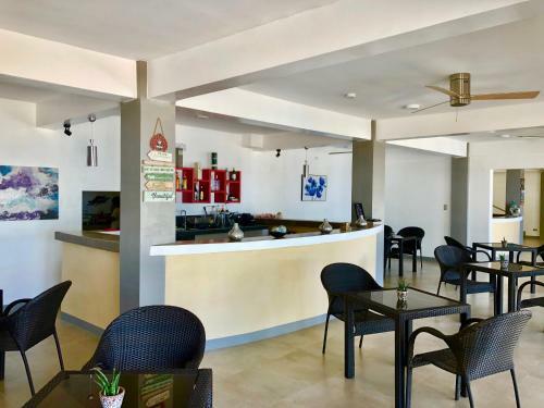 Hotel Sunset Cove Beach & Dive Resort