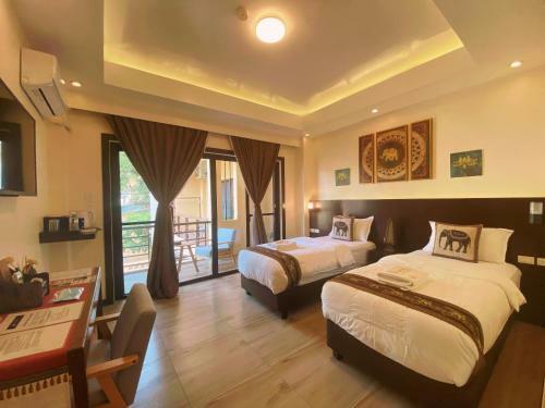 Hotel Molly Resorts