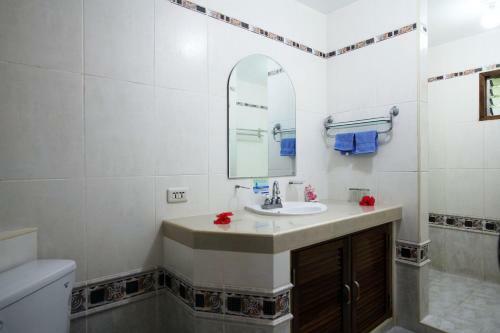 Hotel El Galleon Beach Resort