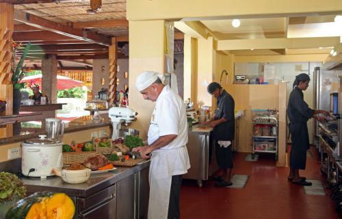 Hotel El Galleon Beach Resort