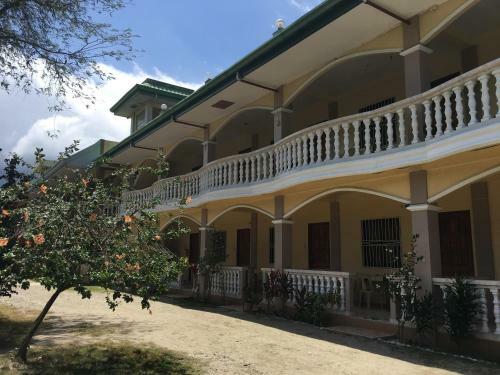 Posada White Beach Lodge And Restaurant