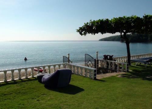 Hostal Squares Beachside Apartments