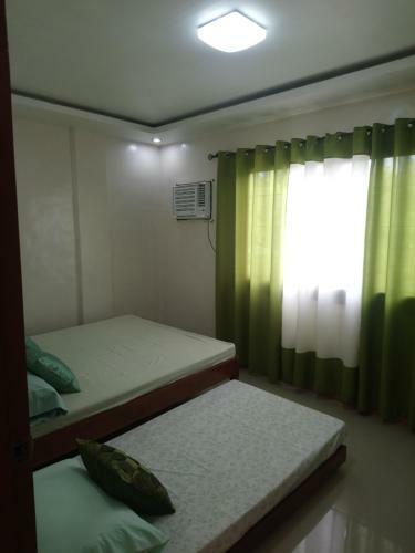 Posada J And C Residences