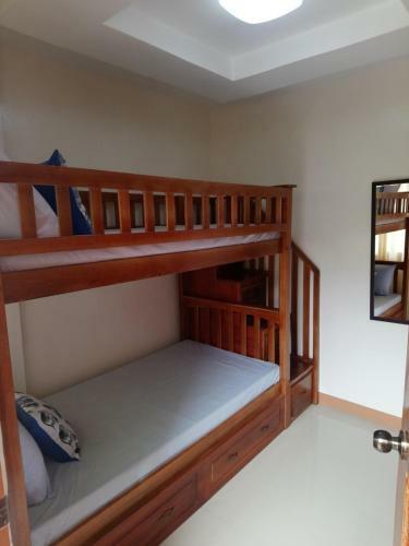 Posada J And C Residences