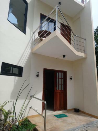 Posada J And C Residences