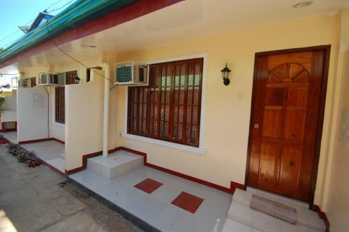 Hostal Lucky Garden Apartments