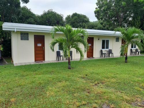 Hotel Monty's Riverside View Resort By Cocotel - Fully Vaccinated Staff