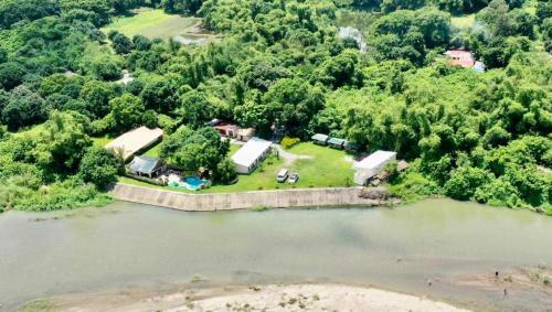 Hotel Monty's Riverside View Resort By Cocotel - Fully Vaccinated Staff