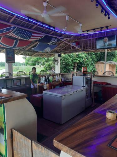 Hotel Monty's Riverside View Resort By Cocotel - Fully Vaccinated Staff