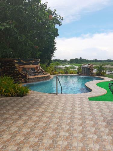 Hotel Monty's Riverside View Resort By Cocotel - Fully Vaccinated Staff