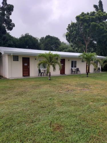 Hotel Monty's Riverside View Resort By Cocotel - Fully Vaccinated Staff