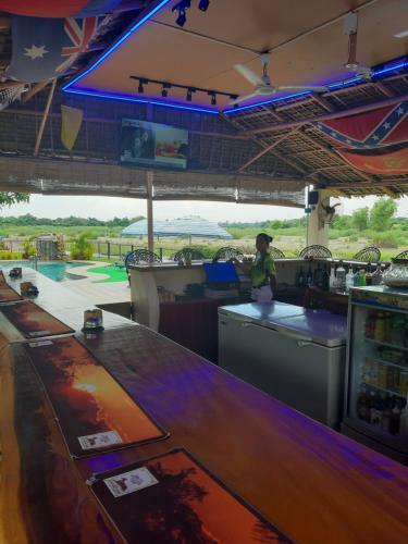 Hotel Monty's Riverside View Resort By Cocotel - Fully Vaccinated Staff
