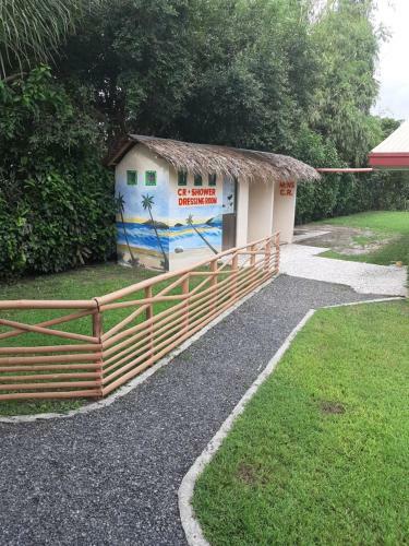 Hotel Monty's Riverside View Resort By Cocotel - Fully Vaccinated Staff