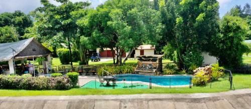 Hotel Monty's Riverside View Resort By Cocotel - Fully Vaccinated Staff