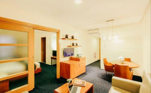 Greenhills Elan Hotel Modern