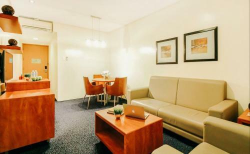 Greenhills Elan Hotel Modern