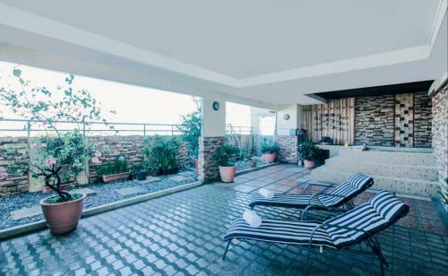 Greenhills Elan Hotel Modern