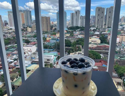 Apartamentos Condo Unit With Balcony In Manila