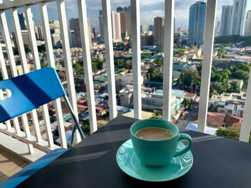 Apartamentos Condo Unit With Balcony In Manila