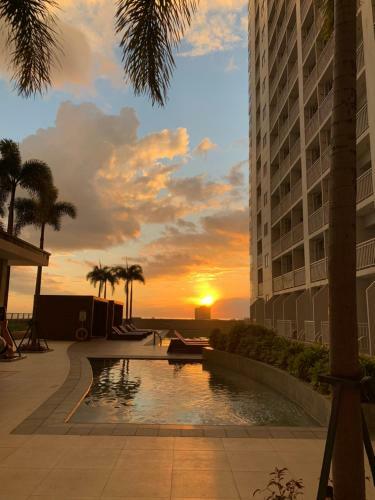 Apartamentos Condo Unit With Balcony In Manila