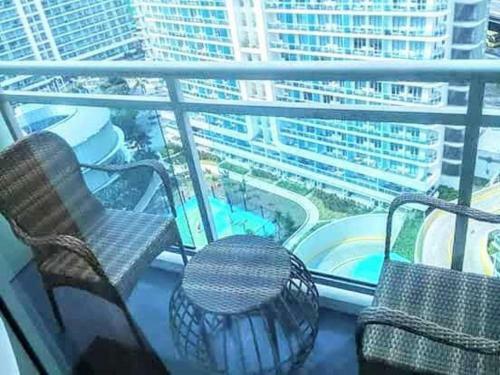 Apartamento Azure Man Made Beach Near Airport