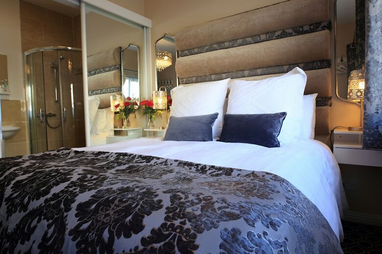 Elagh View Bed & Breakfast