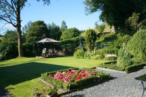 Bed & Breakfast School House Cottage B&amp;b And Tea Garden