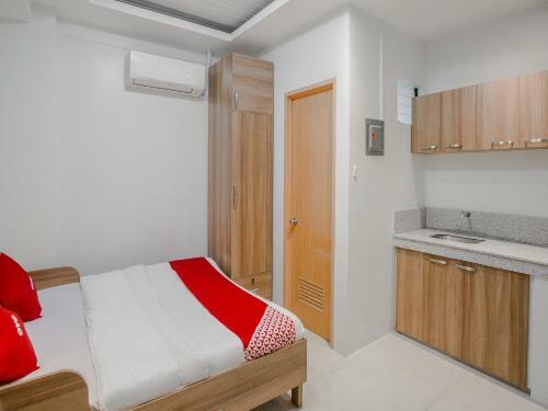 Hotel Vaccinated Staff - Oyo 605 The Quarters