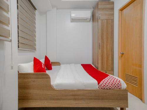 Hotel Vaccinated Staff - Oyo 605 The Quarters