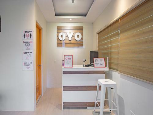 Hotel Vaccinated Staff - Oyo 605 The Quarters